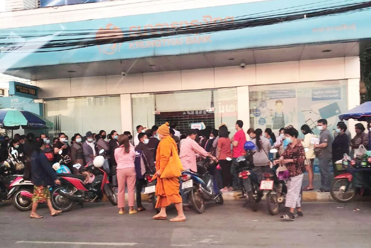 เผยภาพหลายจังหวัดคนแน่นกรุงไทย แห่ลงทะเบียนเราชนะ