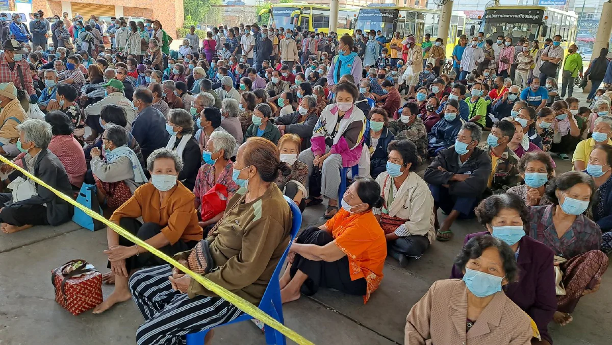 เผยภาพหลายจังหวัดคนแน่นกรุงไทย แห่ลงทะเบียนเราชนะ