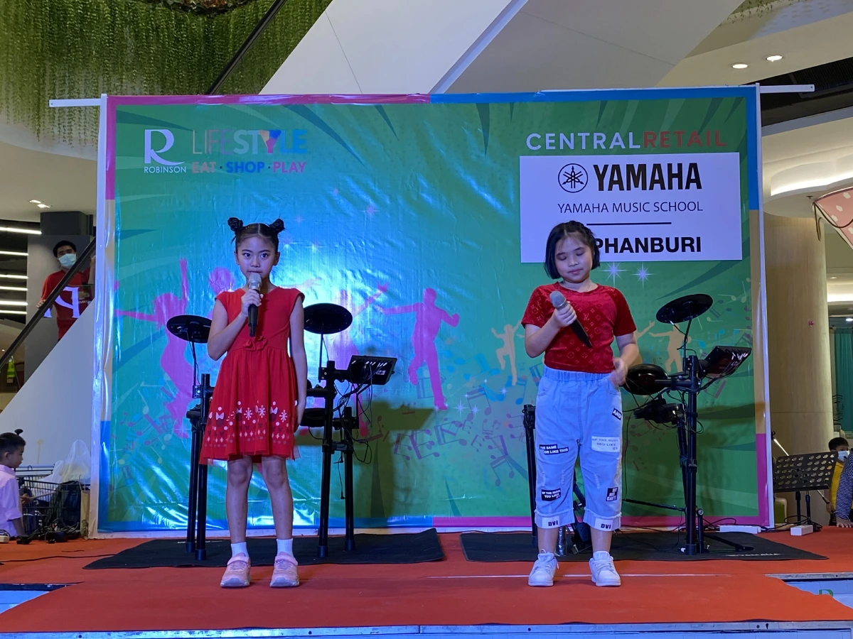 นักเรียนยามาฮ่า สุพรรณบุรี และ โรบินสัน ไลฟ์สไตล์ ส่งความสุขวันแห่งความรัก 2564