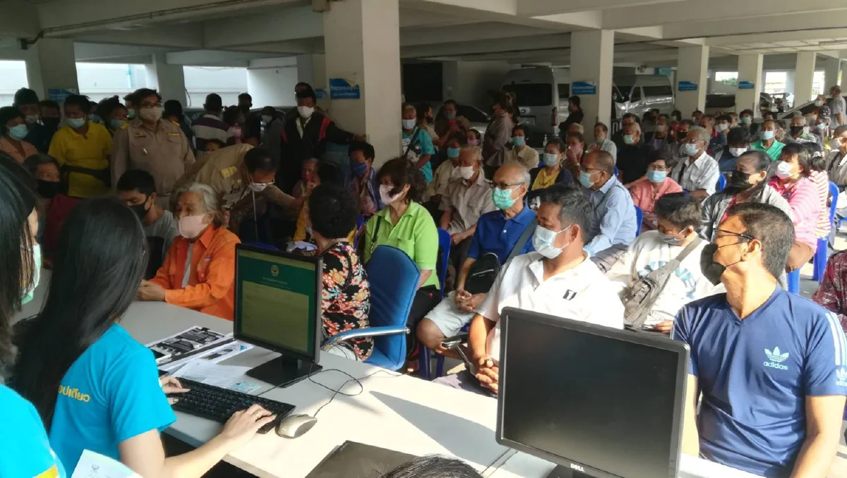 เผยภาพหลายจังหวัดคนแน่นกรุงไทย แห่ลงทะเบียนเราชนะ