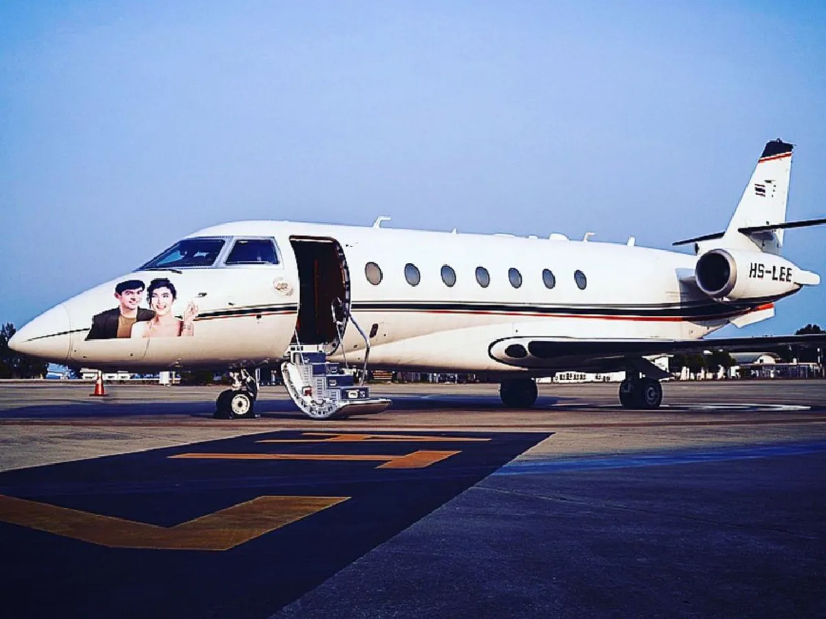 แต่งแล้วจ้า! “จิ๊บ-จ๊ะจ๋า”  ควงคู่นั่งเครื่องบินส่วนตัวจดทะเบียนสมรส 