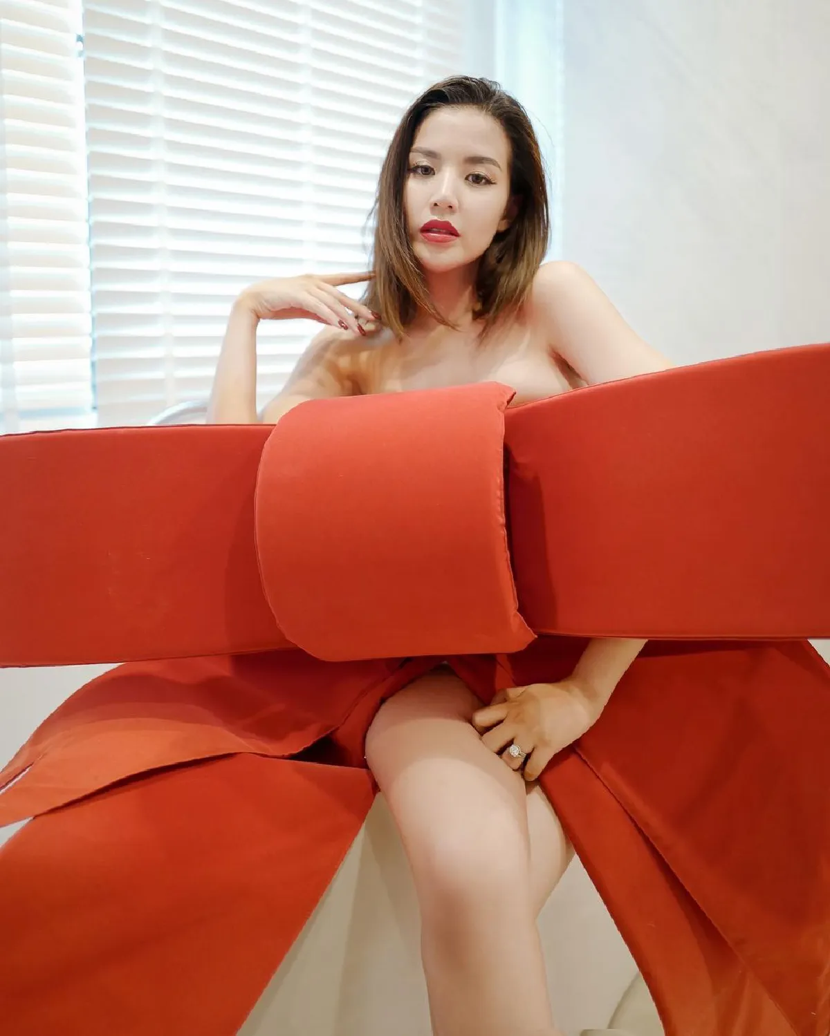 "ใบเตย อาร์สยาม" ไม่เคยแผ่วเลย! ล่าสุดเอาตัวเองผูกโบว์ เป็นของขวัญให้ "ดีเจแมน"