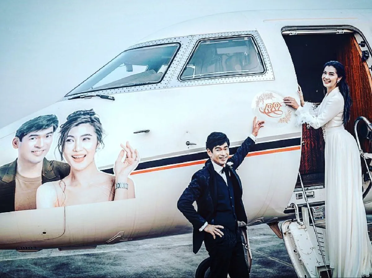 แต่งแล้วจ้า! “จิ๊บ-จ๊ะจ๋า”  ควงคู่นั่งเครื่องบินส่วนตัวจดทะเบียนสมรส 