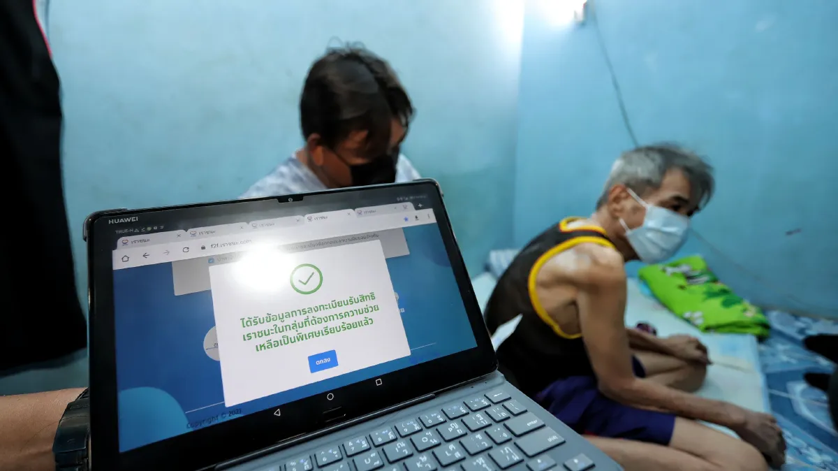 บุกถึงที่นอนให้"ผู้พิการติดเตียง-คนชรา"ได้ลงทะเบียนรับสิทธิ"เราชนะ"