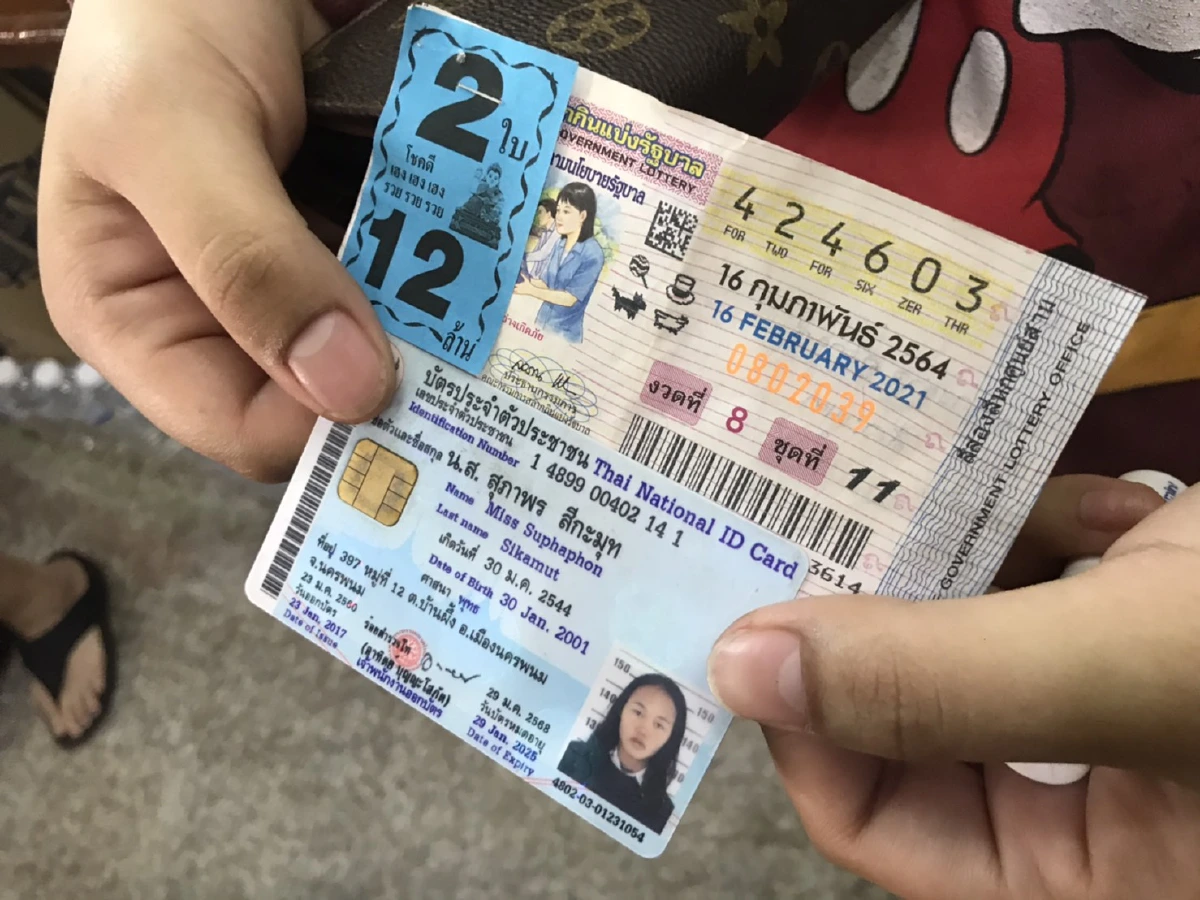 สาวแคชเชียร์ดวงเฮงถูกรางวัลที่ 1 คว้า 12 ล้าน