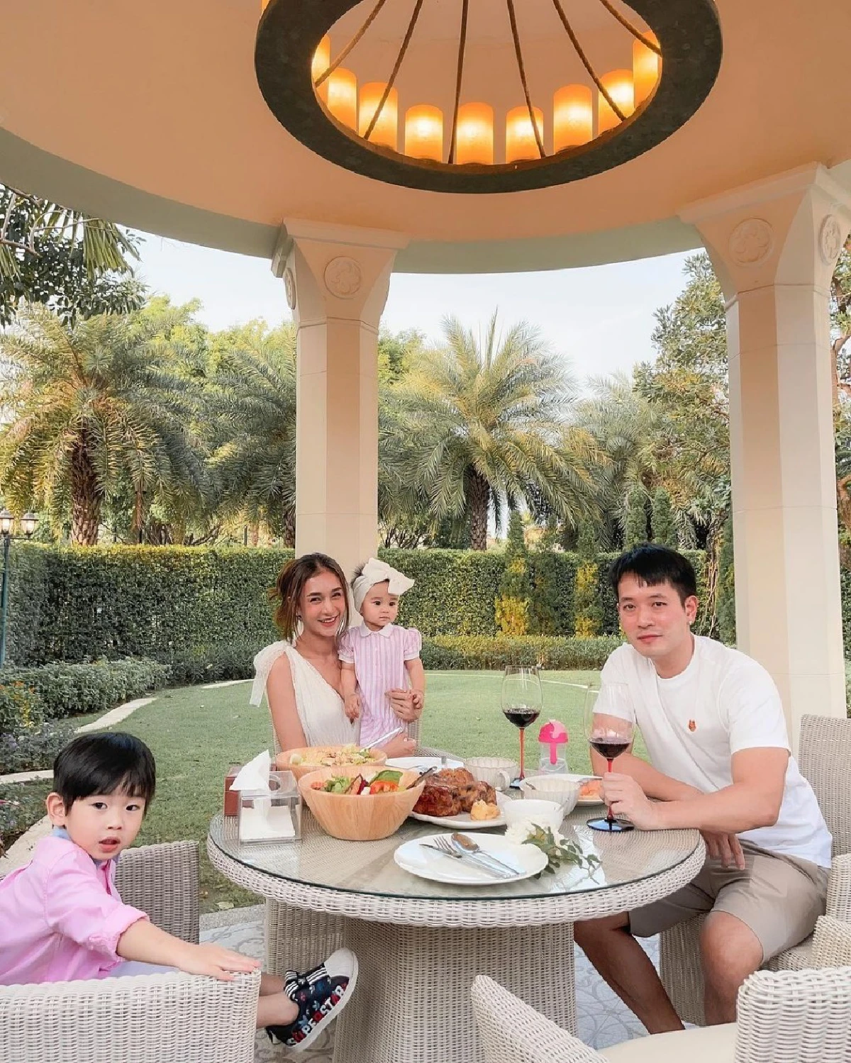 เนย โชติกา ยิ้มไม่หุบ! สามีเปย์หนักให้เครื่องเพชร รวบยอด 3 เทศกาล