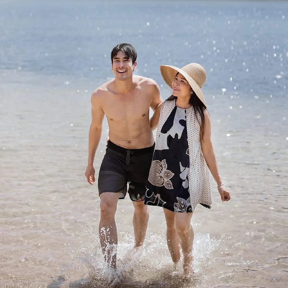 ณเดชน์ กลับมาแซ่บ! ถอดเสื้ออวดหุ่นล่ำซิกแพคแน่นกลางทะเล