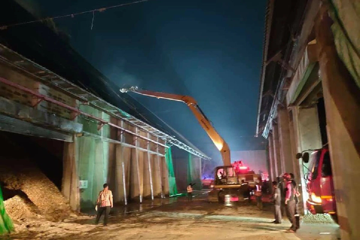 ผู้ว่าฯอยุธยาเร่งสำรวจผลกระทบชุมชนหลังเกิดเหตุไฟไหม้โกดังมันสำปะหลัง