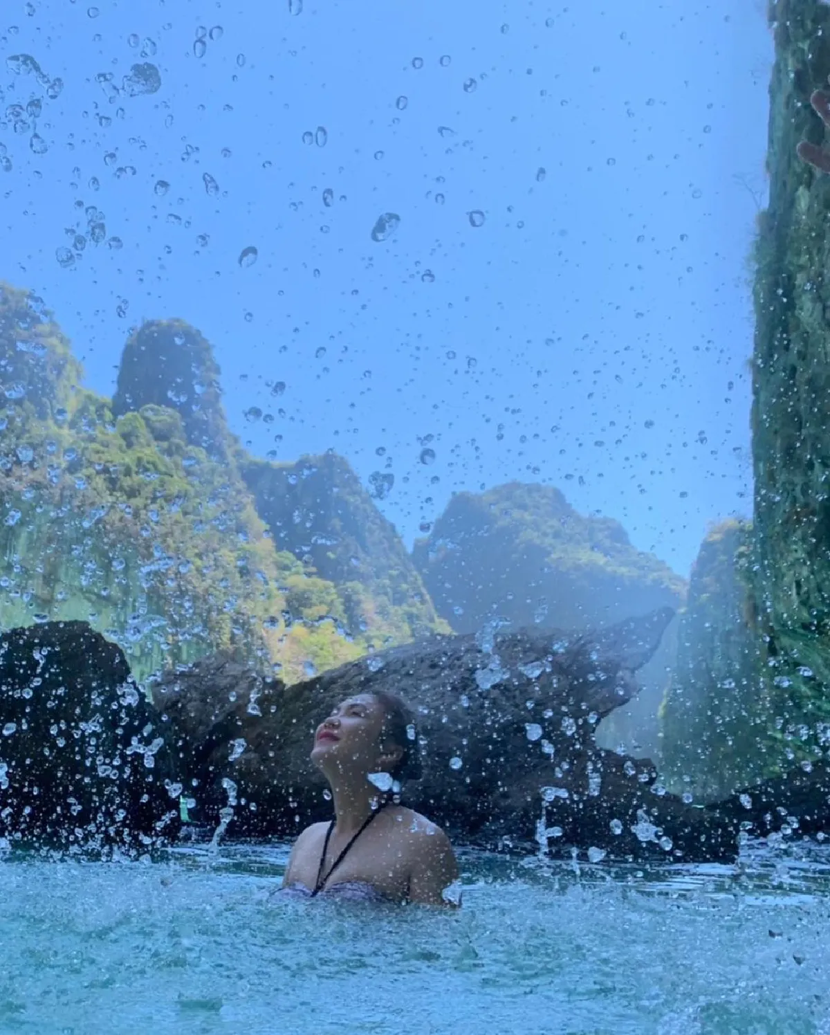 ไม่แพ้คู่อื่น! ชาคริต-แอน ควงคู่สวีททะเลใต้ หวานจนทะเลจืด