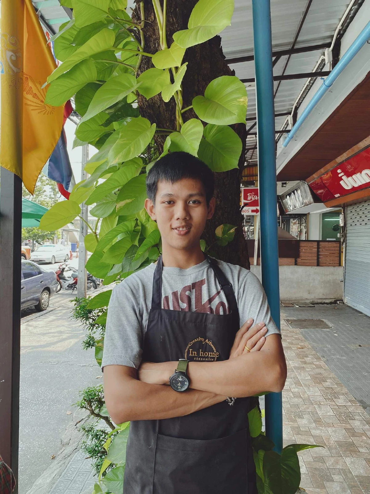 นศ.มทร.ธัญบุรี หารายได้ช่วงโควิด ประดิษฐ์โครงสร้างช่อกุหลาบวาเลนไทน์ที่ผ่านมา ให้กับมิสเตอร์ โดนัท