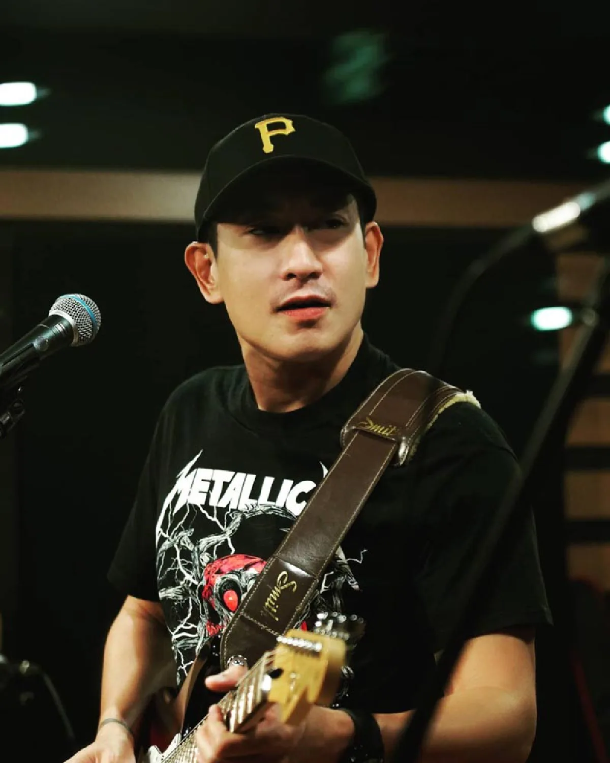 แพท พาวเวอร์แพท กลับเรือนจำ นำเครื่องดนตรีบริจาคให้ผู้ต้องขัง