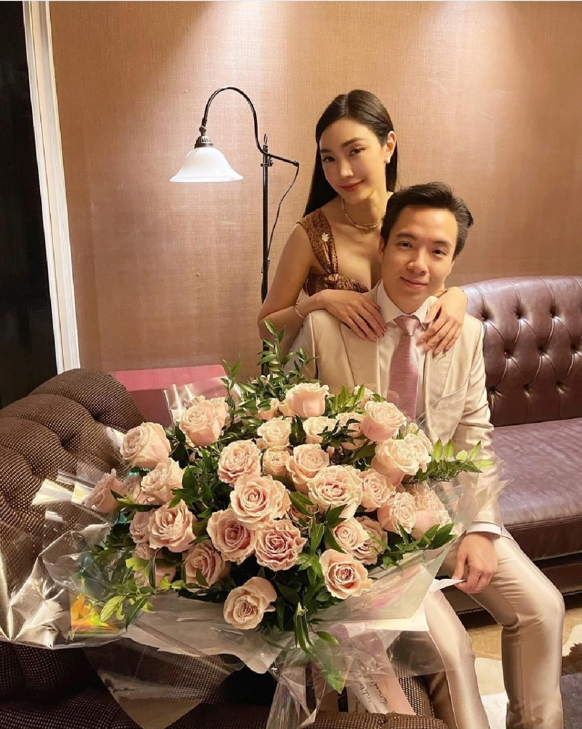 เมย์ พิชญ์นาฏ เต็มที่เพื่อแฟน! หอบดอกไม้เซอร์ไพรส์วันเกิด ไฮโซบิ๊ก 