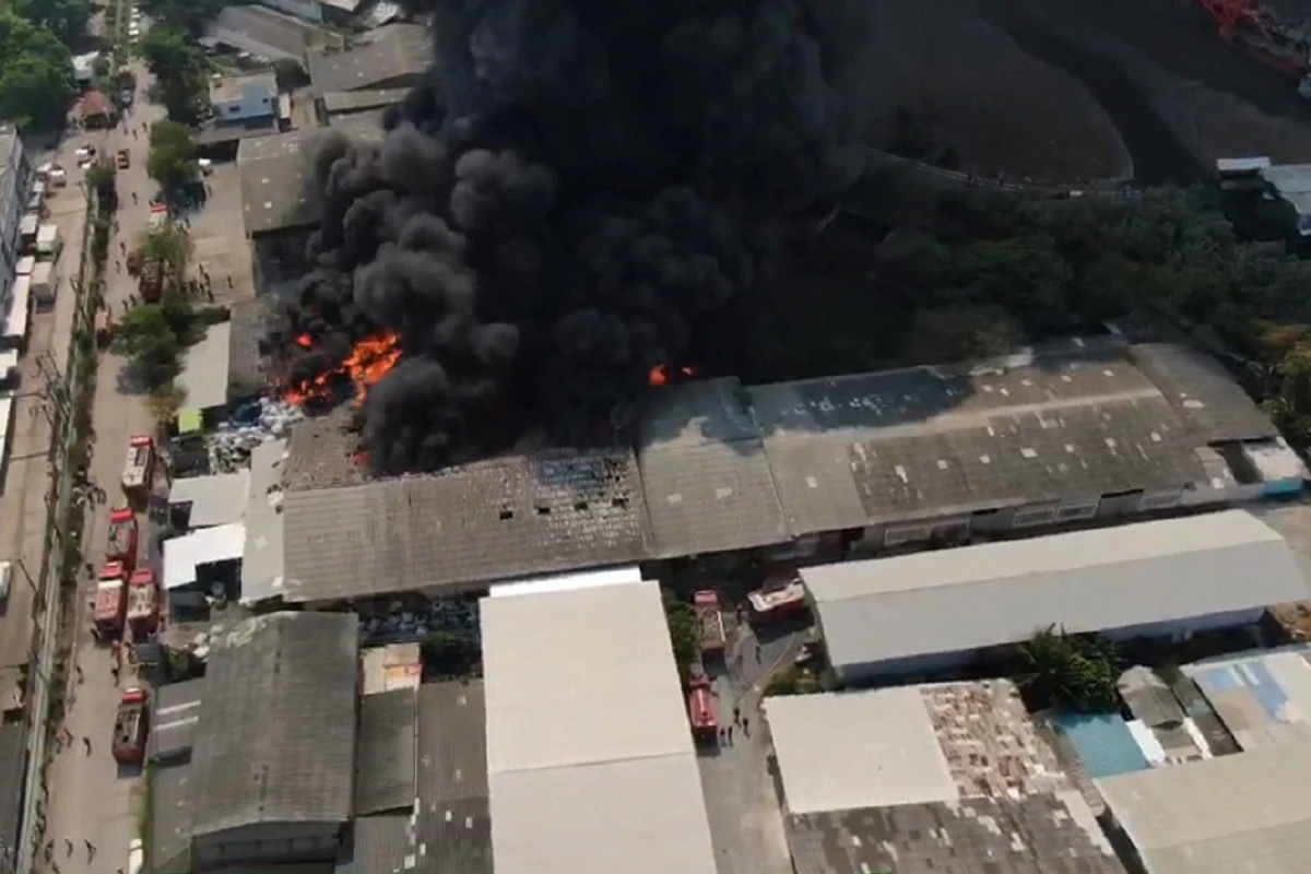 เตาหลอมอัดเม็ดพลาสติกระเบิดโรงงานเสียหายวอด