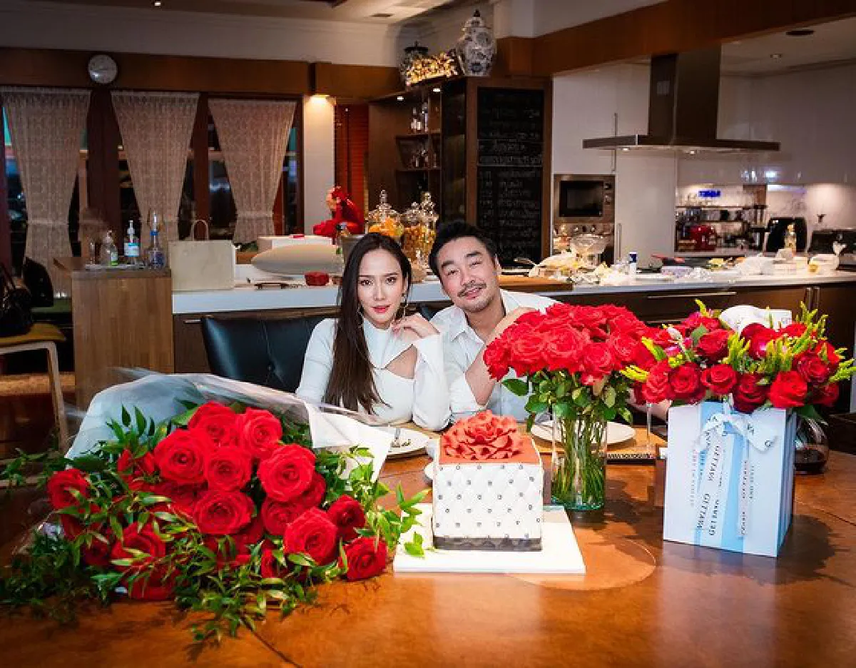 อั้ม พัชราภา ฉลองวันเกิด ไฮโซพก ร่วมเฟรมครอบครัวฝ่ายชายพร้อมหน้า 