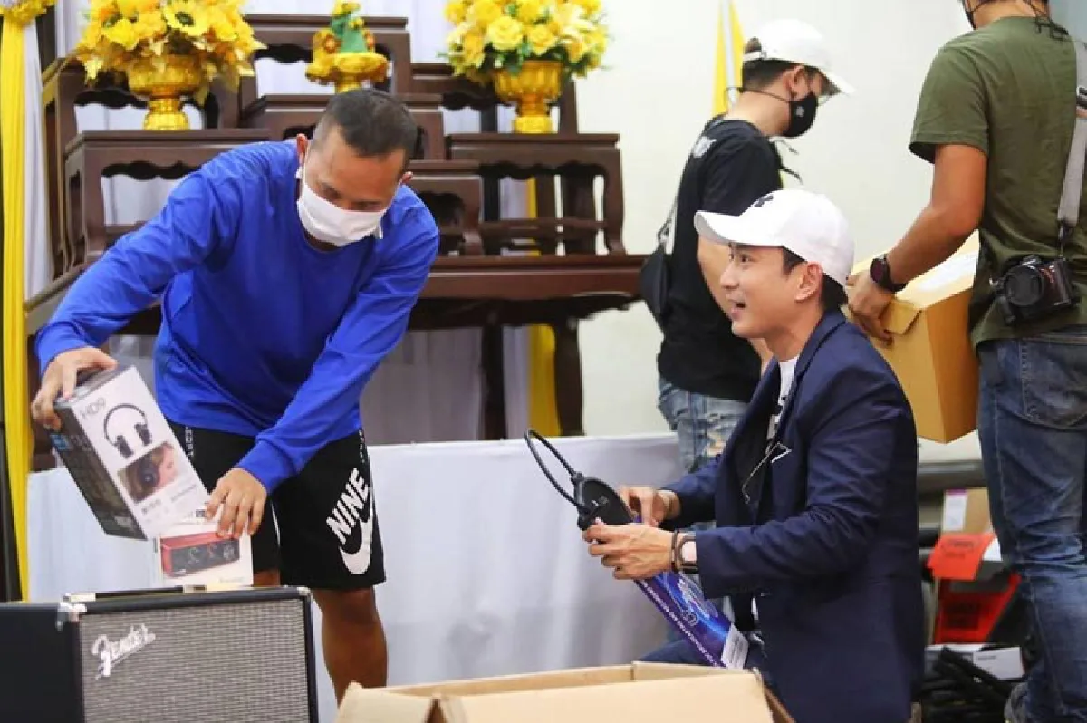 แพท พาวเวอร์แพท กลับเรือนจำ นำเครื่องดนตรีบริจาคให้ผู้ต้องขัง