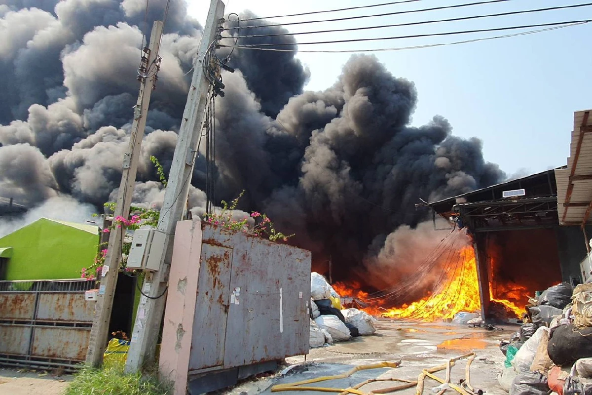 เตาหลอมอัดเม็ดพลาสติกระเบิดโรงงานเสียหายวอด