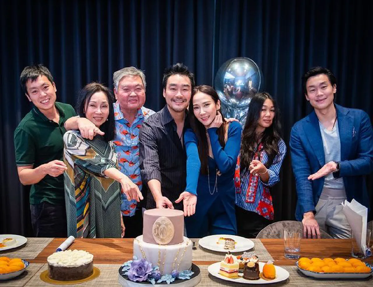 อั้ม พัชราภา ฉลองวันเกิด ไฮโซพก ร่วมเฟรมครอบครัวฝ่ายชายพร้อมหน้า 