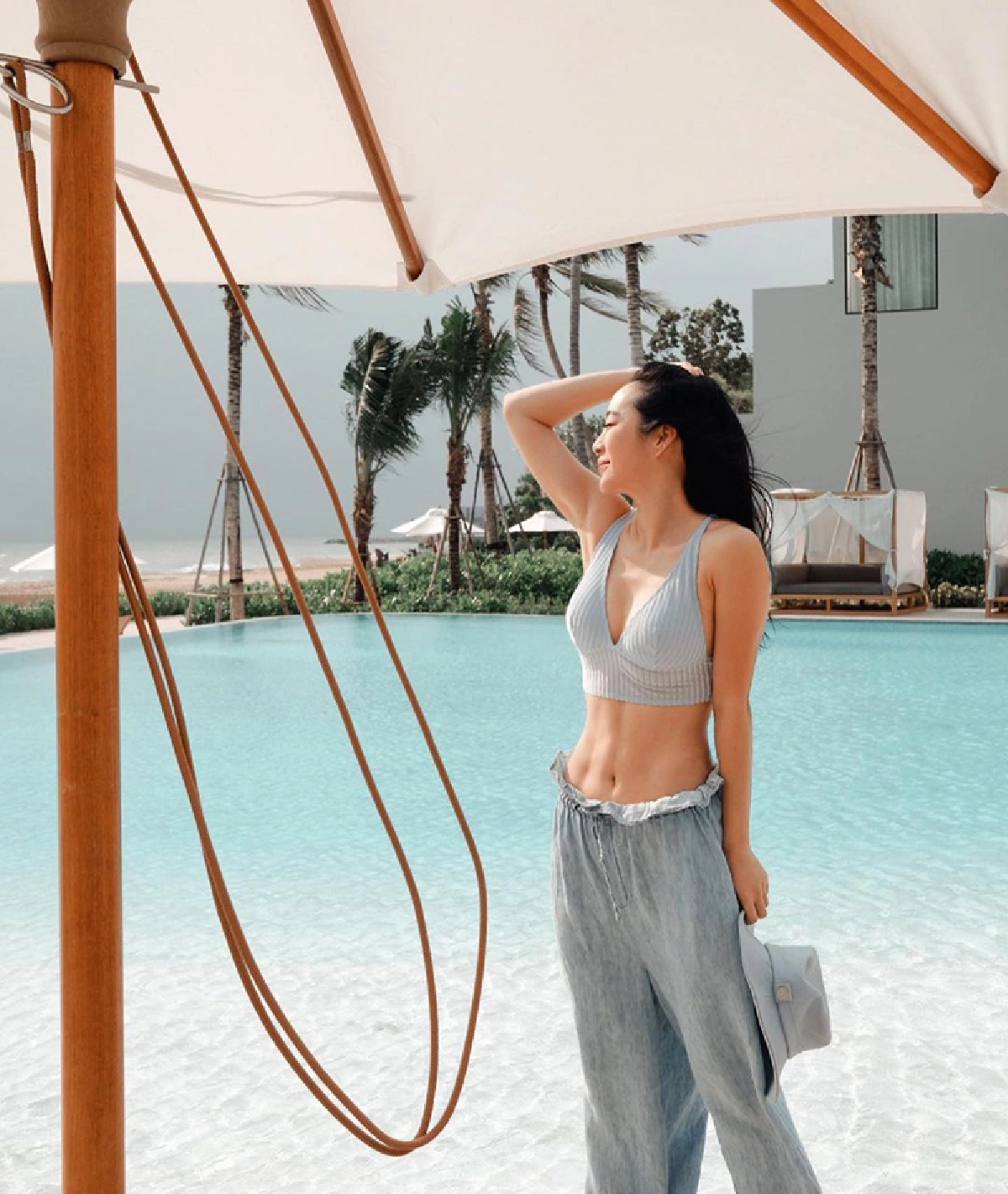 ทะเลลุกเป็นไฟ! วีเจจ๋า ณัฐฐาวีรนุช นุ่งบิกินี่โพสเซ็กซี่อวดอึ๋มริมสระ 