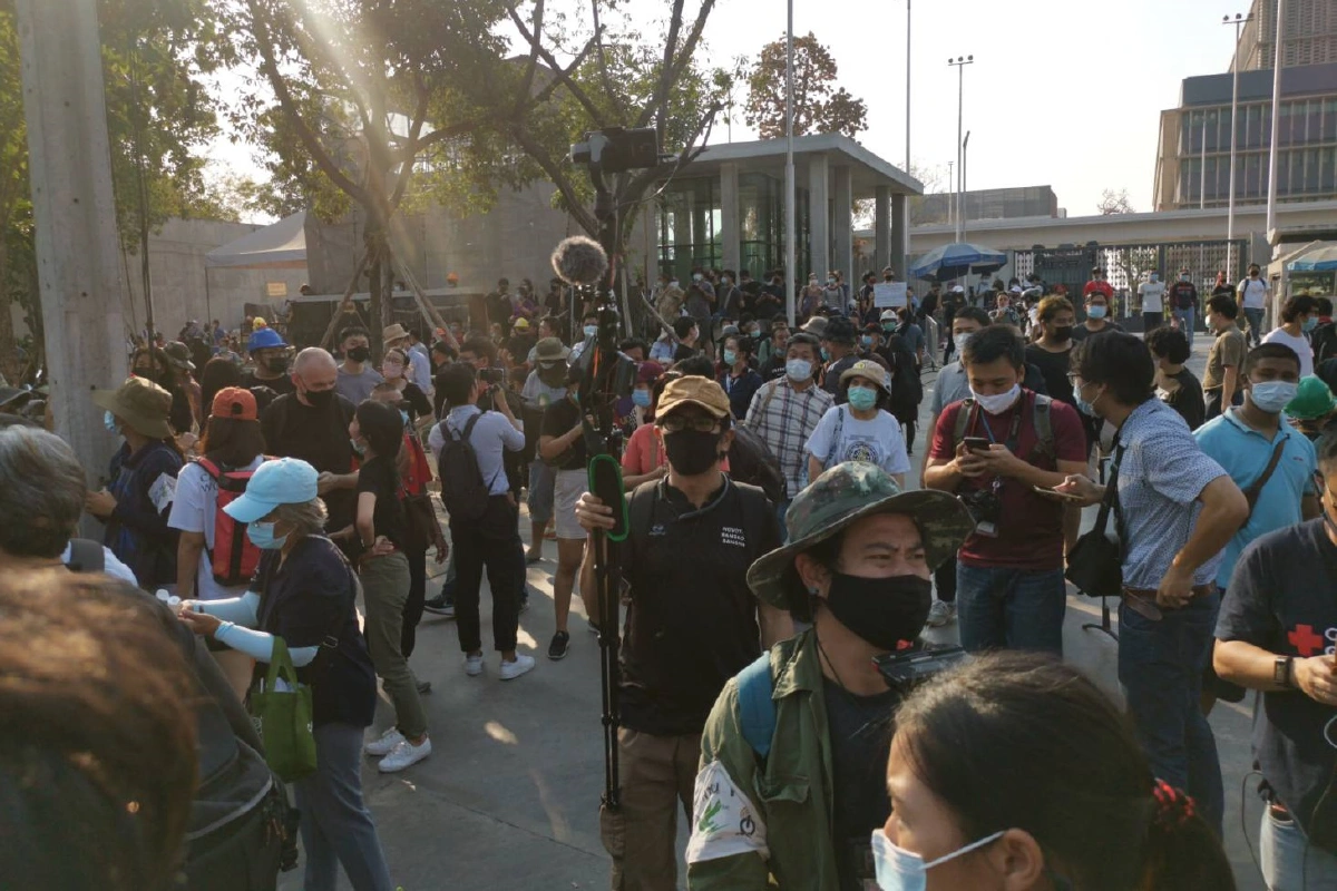 ม็อบ20กุมภาเต็มหน้ารัฐสภาเปิดอภิปรายซักฟอกครม.บิ๊กตู่