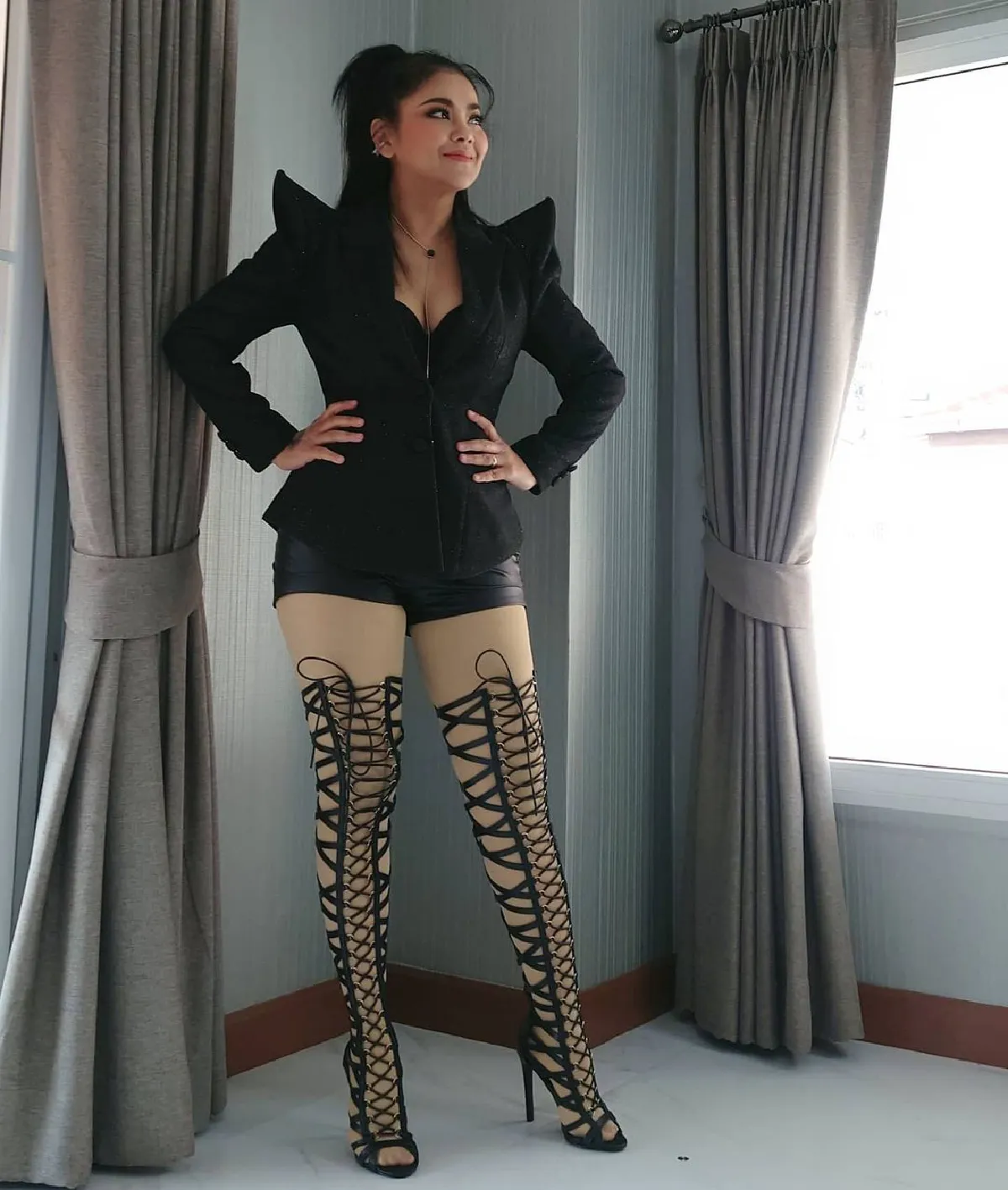 ปังมากแม่! ตั๊ก ศิริพร อวดลุคสวยเซ็กซี่ถ่ายแบบอวดหุ่นสุดเป๊ะ 