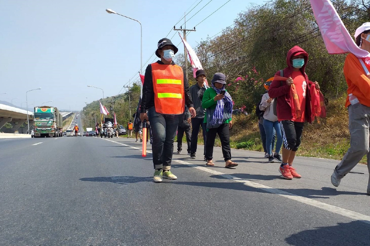 แม่เพนกวินร่วมเดินทะลุฟ้า ฝากถึงลูกชายให้สู้ถึงที่สุด