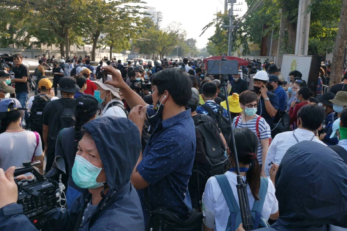 ม็อบ20กุมภาเต็มหน้ารัฐสภาเปิดอภิปรายซักฟอกครม.บิ๊กตู่