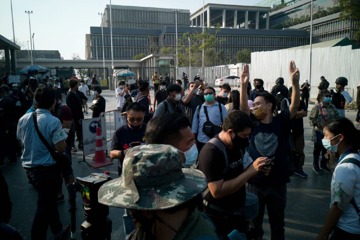 ม็อบ20กุมภาเต็มหน้ารัฐสภาเปิดอภิปรายซักฟอกครม.บิ๊กตู่