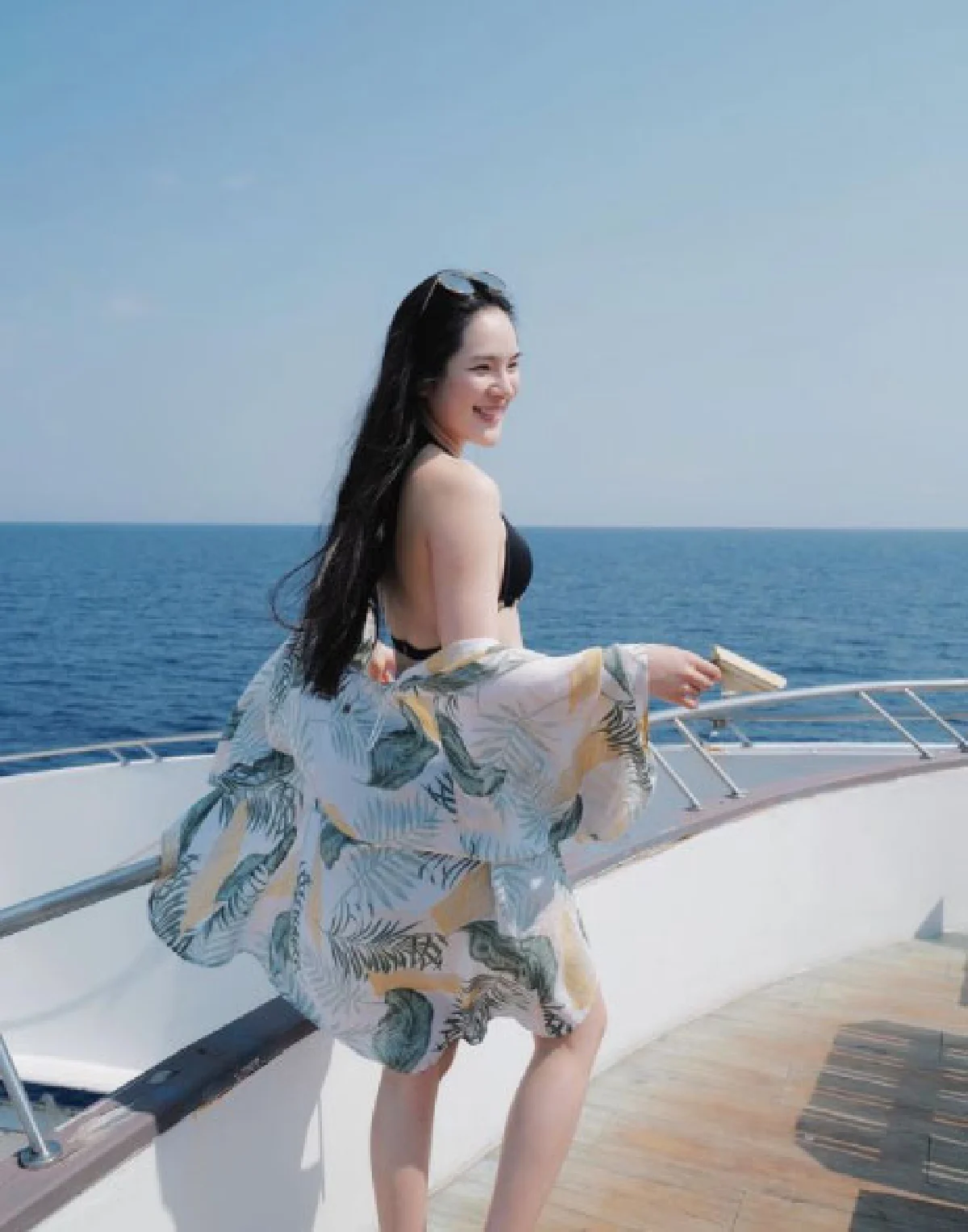 ขาวจั๊วะไม่กลัวแดด! ปันปัน สุทัตตา เผยผิวออร่าเที่ยวทะเลสุดชิล 