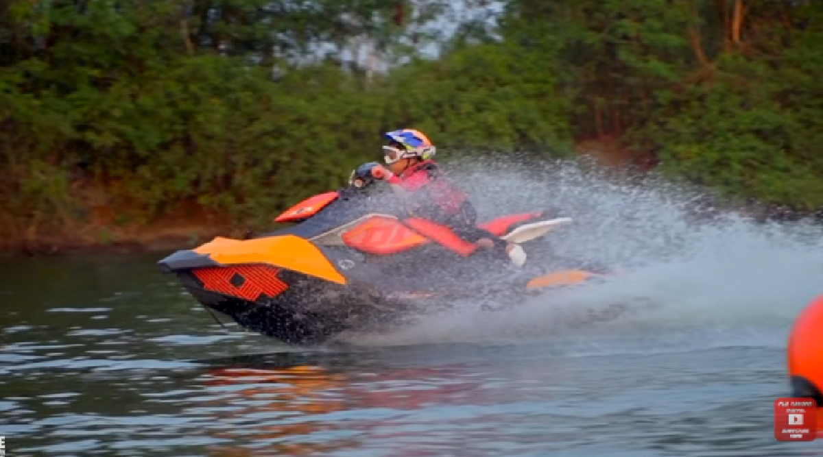 ออเกรซ วัย 4 ขวบ ขี่เจ็ตสกีครั้งแรกบิดไม่ยั้งใจถึง..แม้ขาจะไม่ถึง (คลิป)