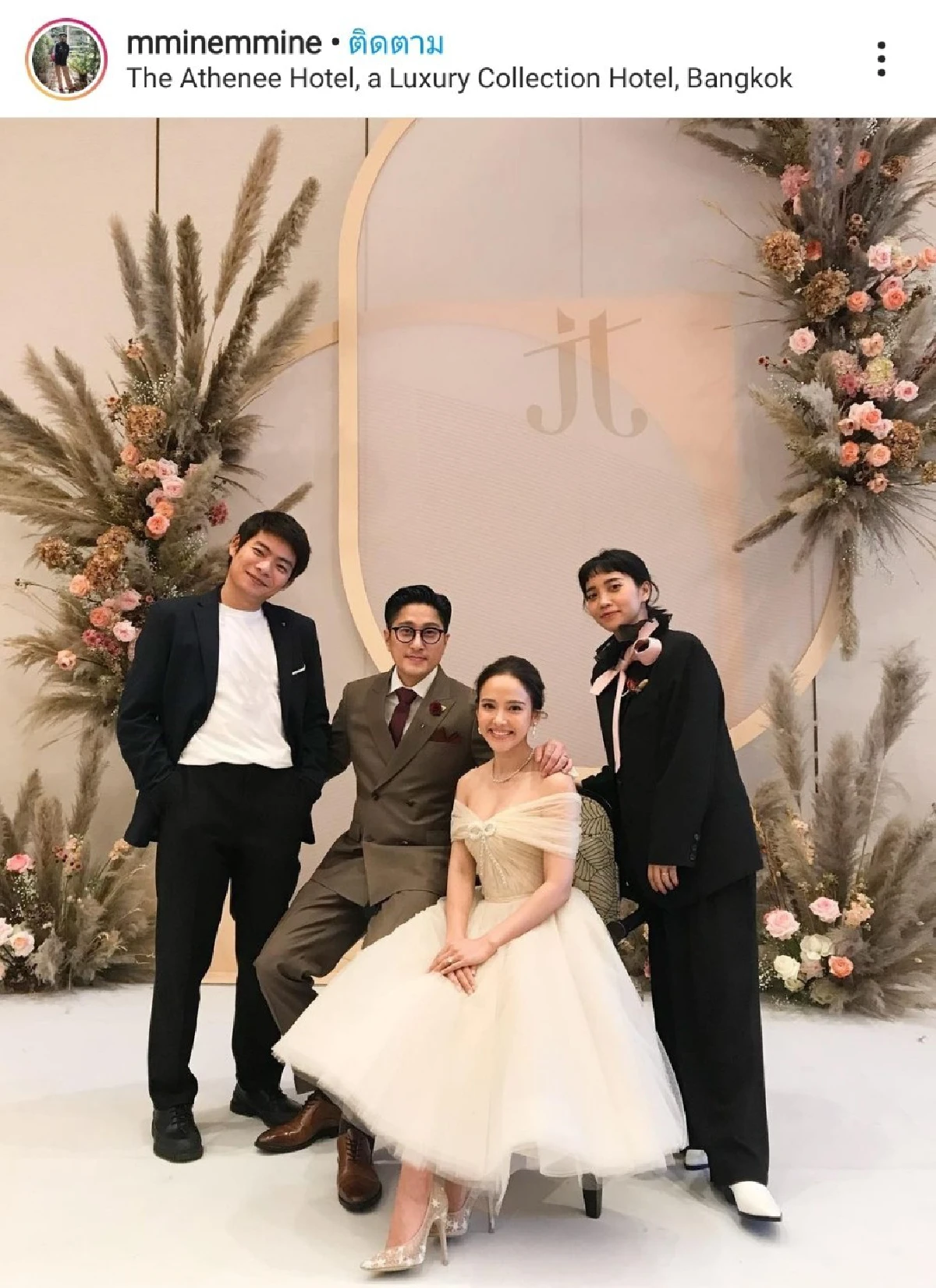 เจ้าสาวป้ายแดง จอย ชลธิชา ควงแขนแฟนหนุ่มเข้าพิธีวิวาห์เรียบง่าย 