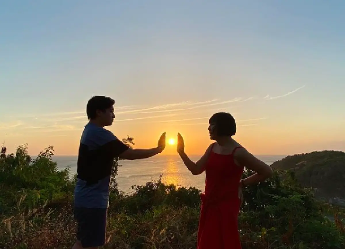 "ม้า อรนภา" อวดความแซ่บในวัย 66 นุ่งชุดว่ายน้ำนอนอาบแดด อวดหุ่นปังริมสระ