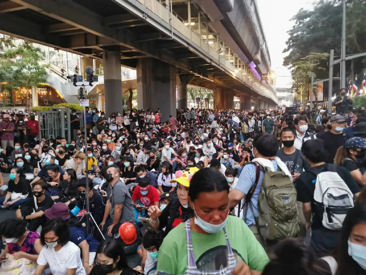 "ม็อบล้มช้าง" เคลื่อนขบวนไปหน้าสตช. จัดกิจกรรมตามนัดหมาย