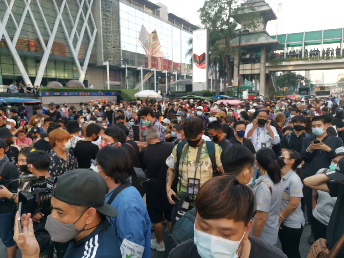 "ม็อบล้มช้าง" เคลื่อนขบวนไปหน้าสตช. จัดกิจกรรมตามนัดหมาย