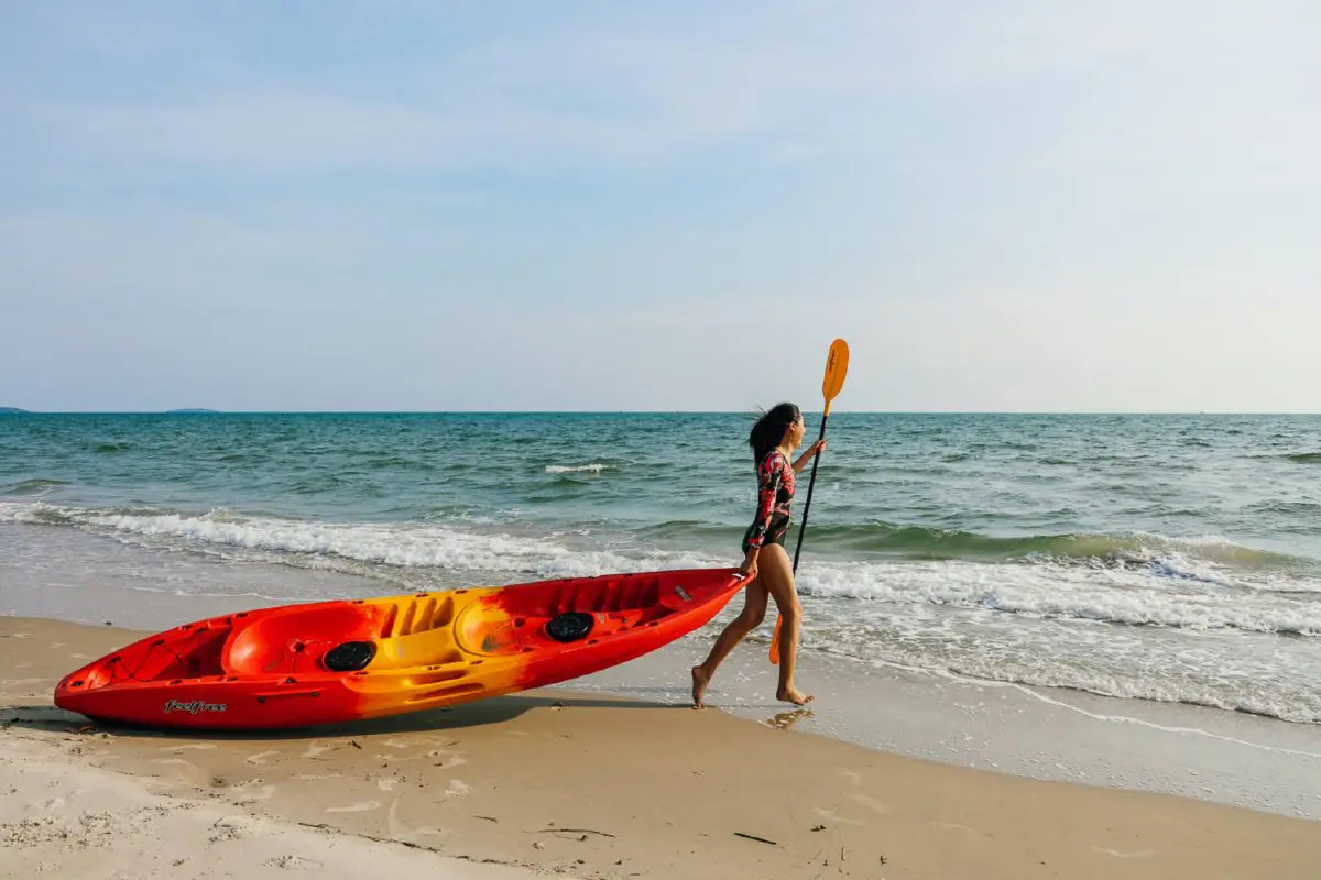 5 ท่าโพสริมหาดรับซัมเมอร์แบบมินิมอลสไตล์