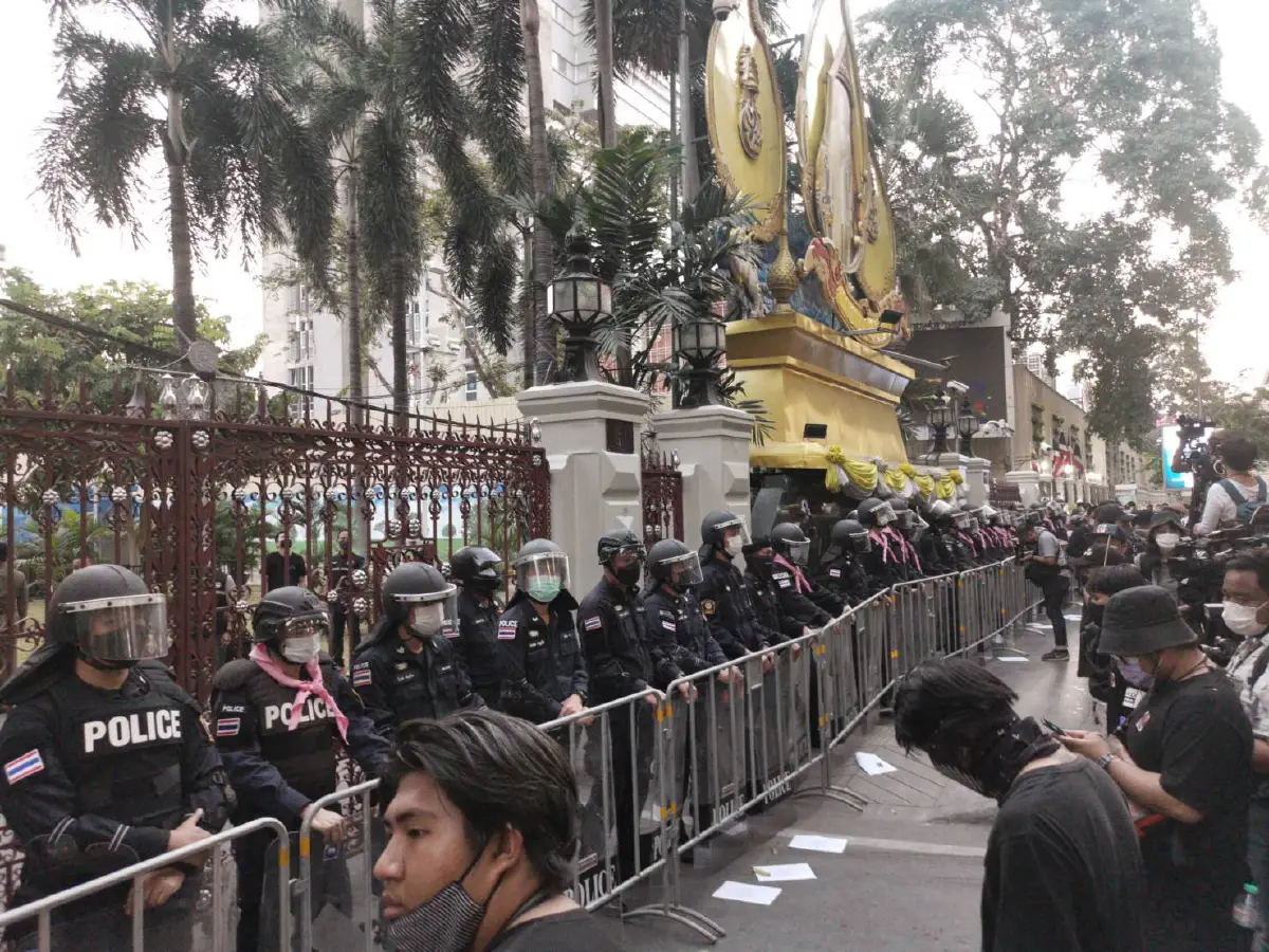 "ม็อบล้มช้าง" เคลื่อนขบวนไปหน้าสตช. จัดกิจกรรมตามนัดหมาย