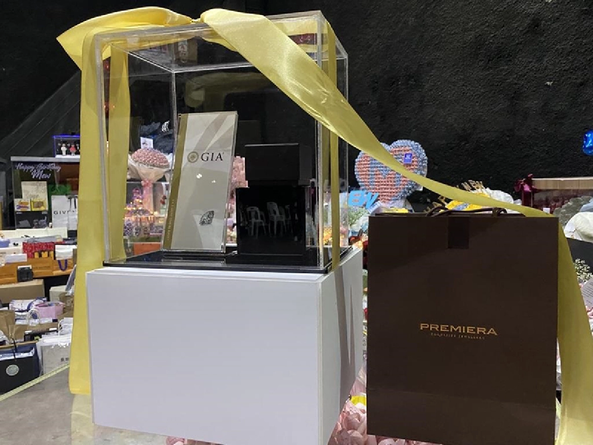 “มิว ศุภศิษฏ์” ปังมาก! แฟนคลับเปย์หนักมอบเพชรมูลค่า 1 ล้านบาทให้ เนื่องในวันเกิดอายุครบ 30 