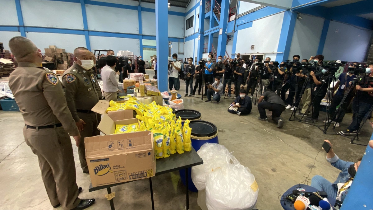 ทลายรง.เถื่อนลักลอบผลิตผงชูรสน้ำยาล้างจานสบู่สวมรอยยี่ห้อดัง