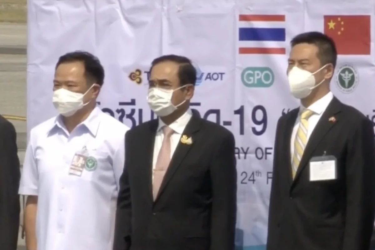 ถึงไทยแล้ว! วัคซีนโควิด2แสนโดสแรกแลนด์ดิ้งสุวรรณภูมิ
