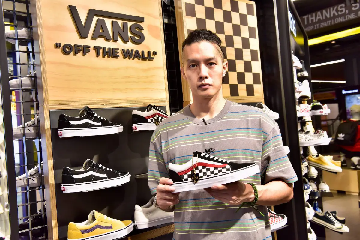 BOB V.A.C กูรูและอินไซเดอร์แห่งวงการสตรีทแฟชั่นเผยไอเท็มเด็ด