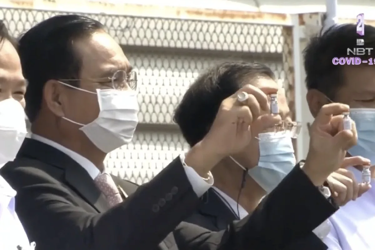 ถึงไทยแล้ว! วัคซีนโควิด2แสนโดสแรกแลนด์ดิ้งสุวรรณภูมิ
