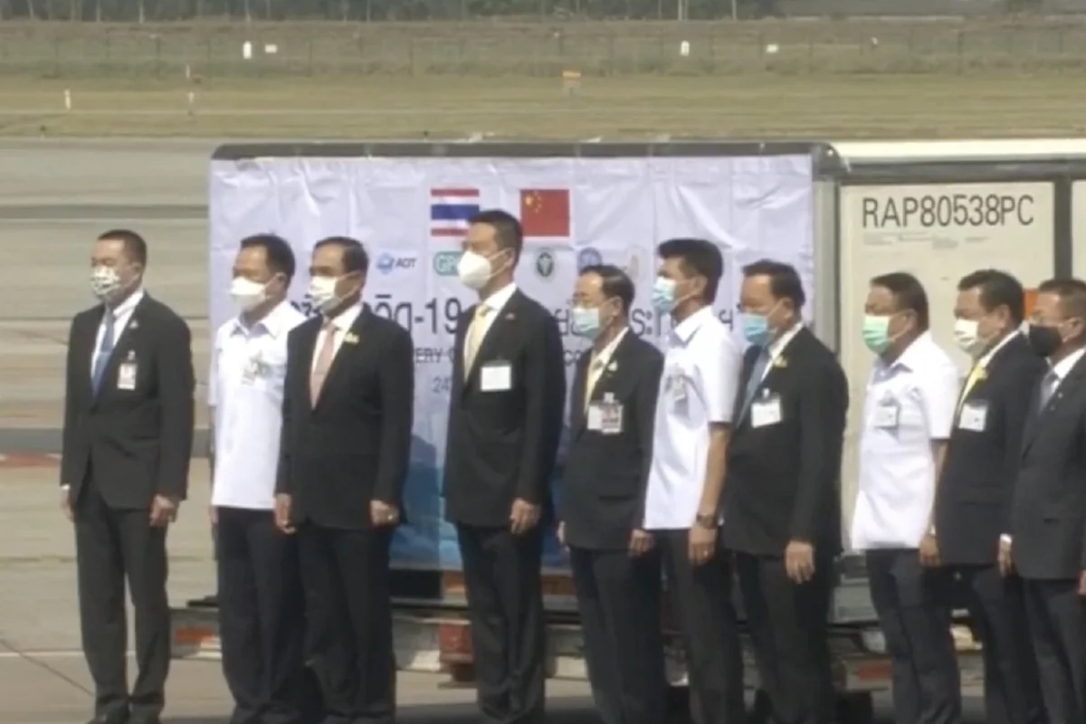 ถึงไทยแล้ว! วัคซีนโควิด2แสนโดสแรกแลนด์ดิ้งสุวรรณภูมิ