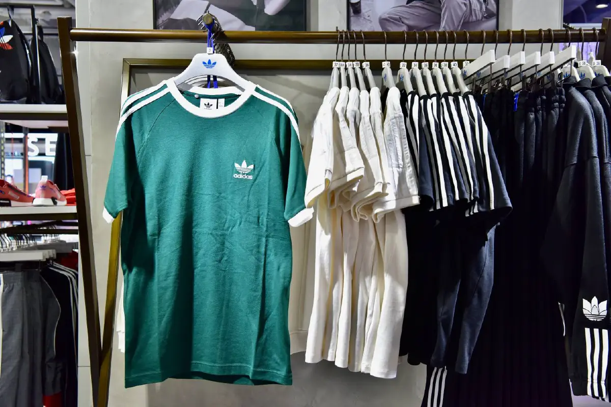 BOB V.A.C กูรูและอินไซเดอร์แห่งวงการสตรีทแฟชั่นเผยไอเท็มเด็ด