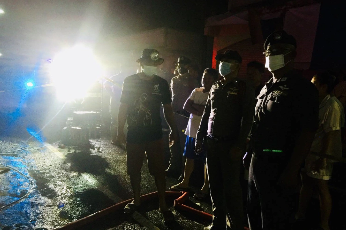 ไฟฟ้าลัดลงวงไหม้ร้านวัสดุก่อสร้าง หญิงวัย62เจ้าของเสียชีวิตคากองเพลิง