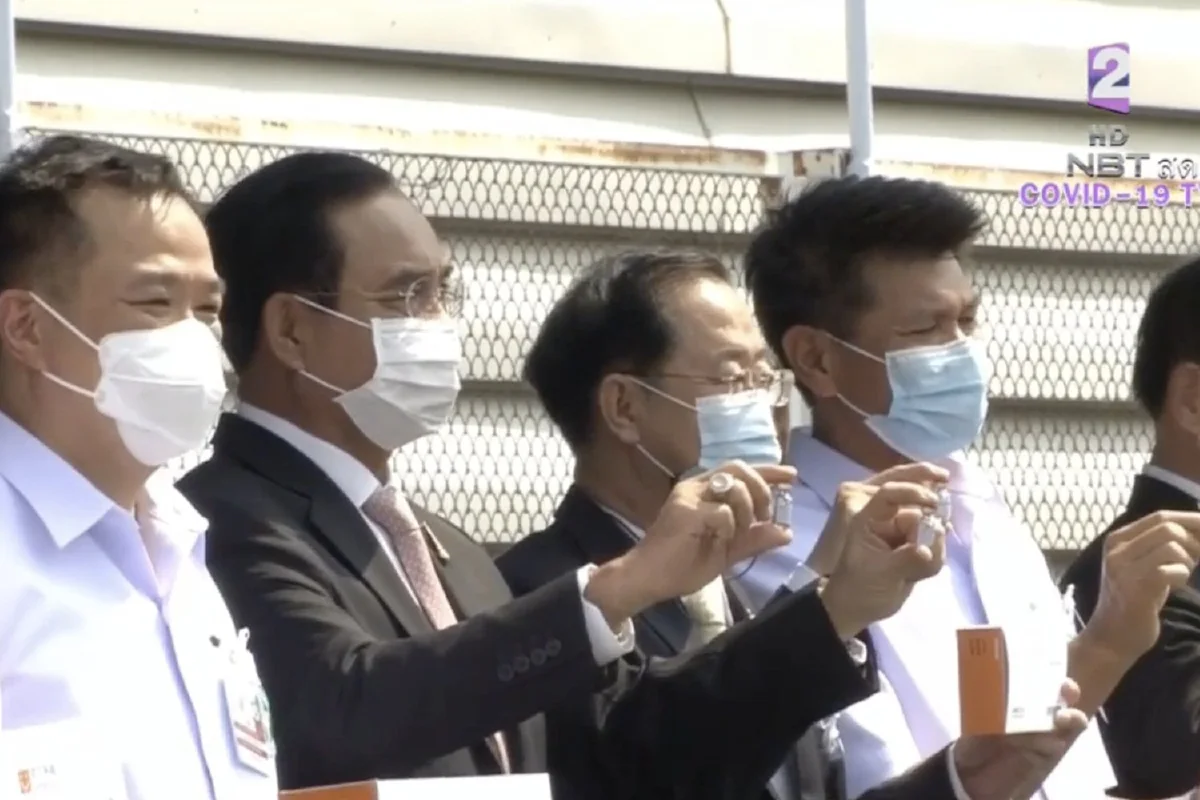 ถึงไทยแล้ว! วัคซีนโควิด2แสนโดสแรกแลนด์ดิ้งสุวรรณภูมิ