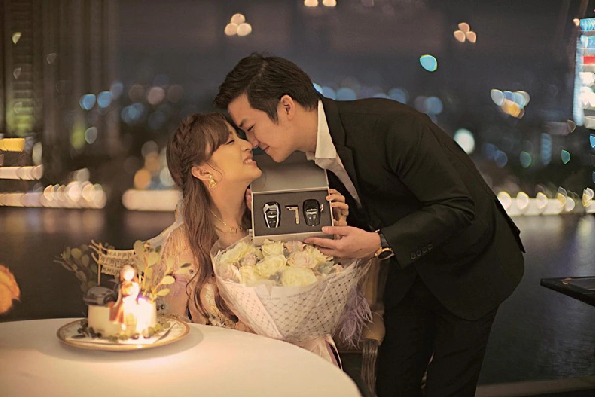 “เชน ธนา” เปย์ภรรยา “เจมส์” ควักกระเป๋าหลัก 10 ล้าน ถอยซูเปอร์คาร์เป็นของขวัญวันเกิด 