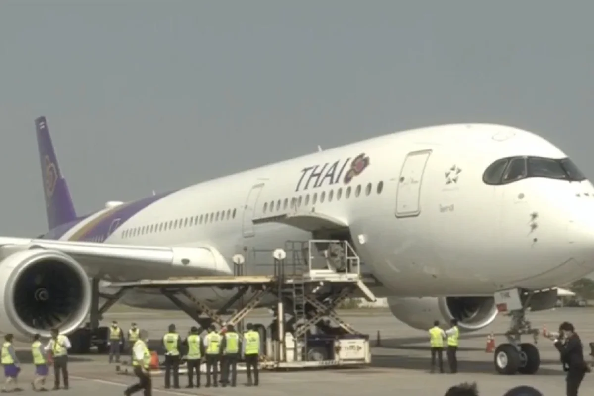 ถึงไทยแล้ว! วัคซีนโควิด2แสนโดสแรกแลนด์ดิ้งสุวรรณภูมิ