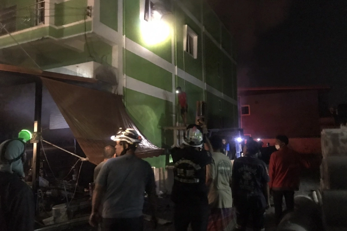 ไฟฟ้าลัดลงวงไหม้ร้านวัสดุก่อสร้าง หญิงวัย62เจ้าของเสียชีวิตคากองเพลิง