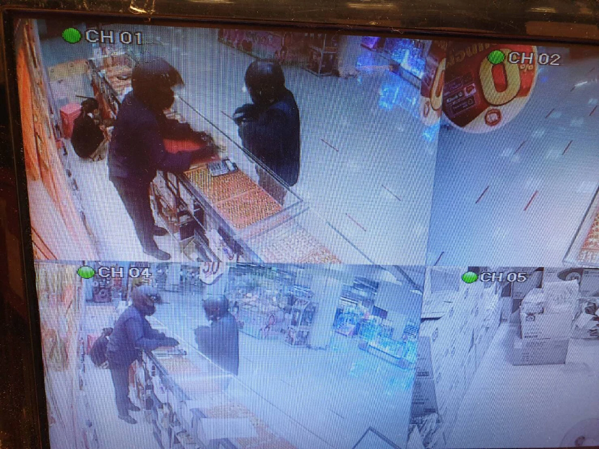 2โจรเมืองนนท์บุกชิงทองในห้างดังกวาดไป260บาทหนีเข้ากลีบเมฆ