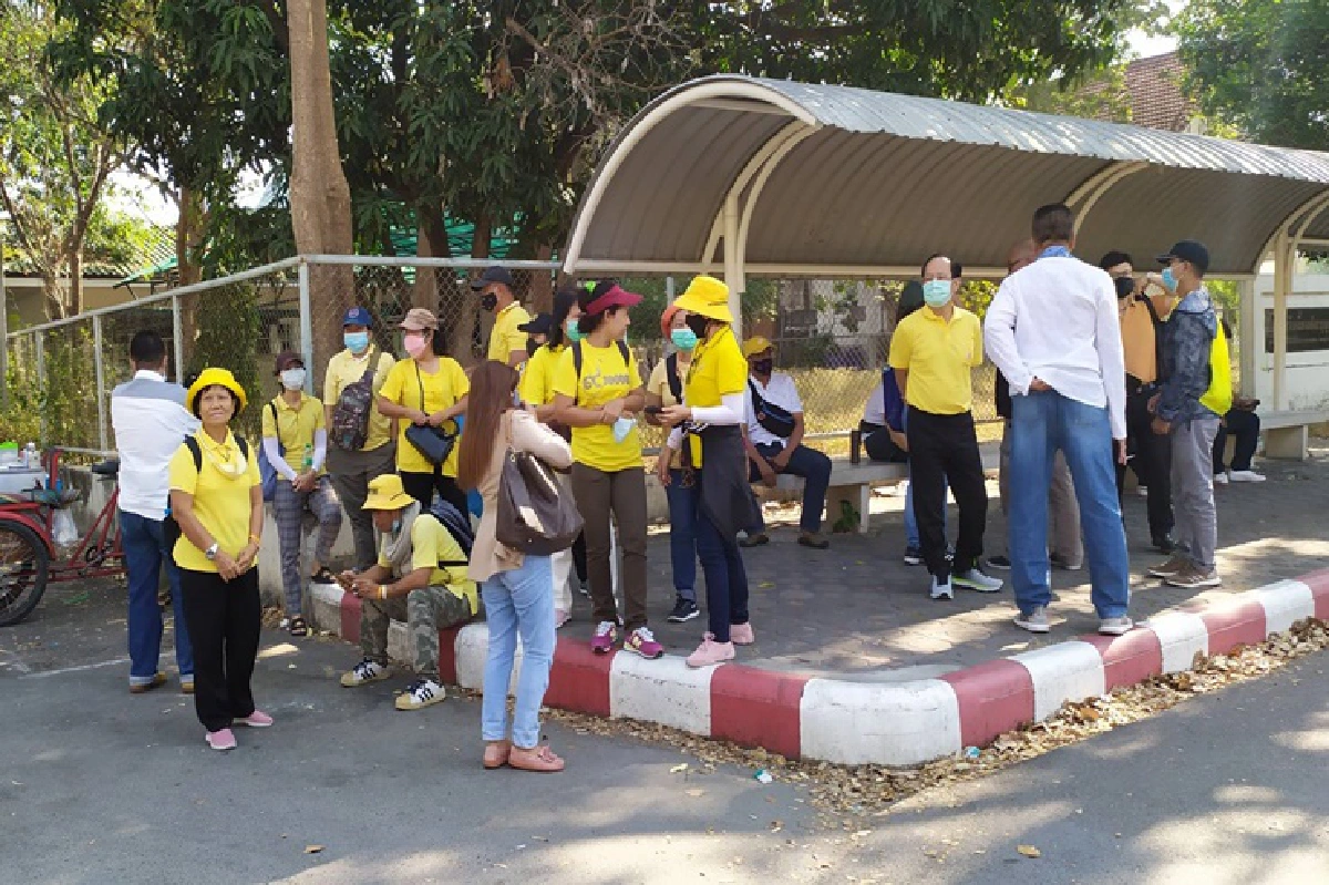 มวลชนคึกคัก!!รอรับ 8 แกนนำ กปปส. 