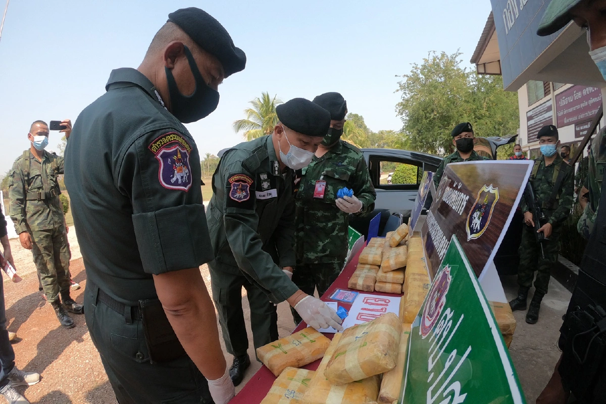 ตชด.รวบหนุ่มวินจยย.รับจ้างตกงานโควิดขนยาบ้า6แสนเม็ด